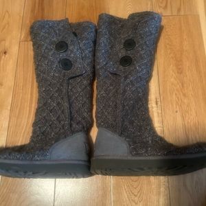 Ugg like new size 7